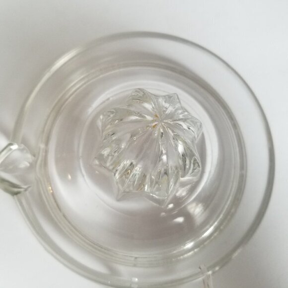 Vintage Small Clear Glass Juice Reamer Flat Thumb Rest (L12) - Picture 7 of 10